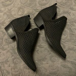 ***Black Steve Madden Bootie - Like New!!!